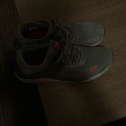 Pumas Shoes Size 9 