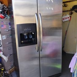 Amana Side By Side Refrigerator 