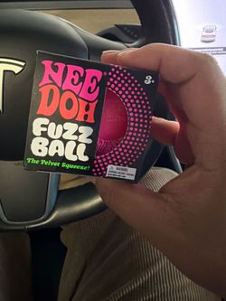Needoh fuzz ball ( pink )
