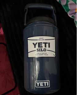 Yeti silo half gallon water jug