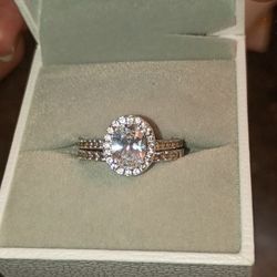 Oval Halo Engagement Ring With Band