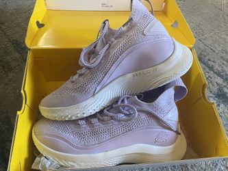 Curry 8 IWD Size 8.5 Women