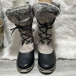 Khombu Emily Women's Rubber Sole and Fur Trimmed Lace Up Winter Boots sz 11