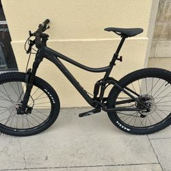 2025 Giant Stance Dual Suspension Dropper Seat Medium Frame. New bike