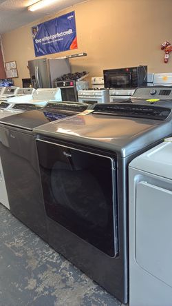 Nice like new Whirlpool washer and gas dryer set