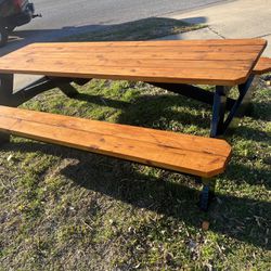8ft Picnic Table      Red Wood Stain/ Black 