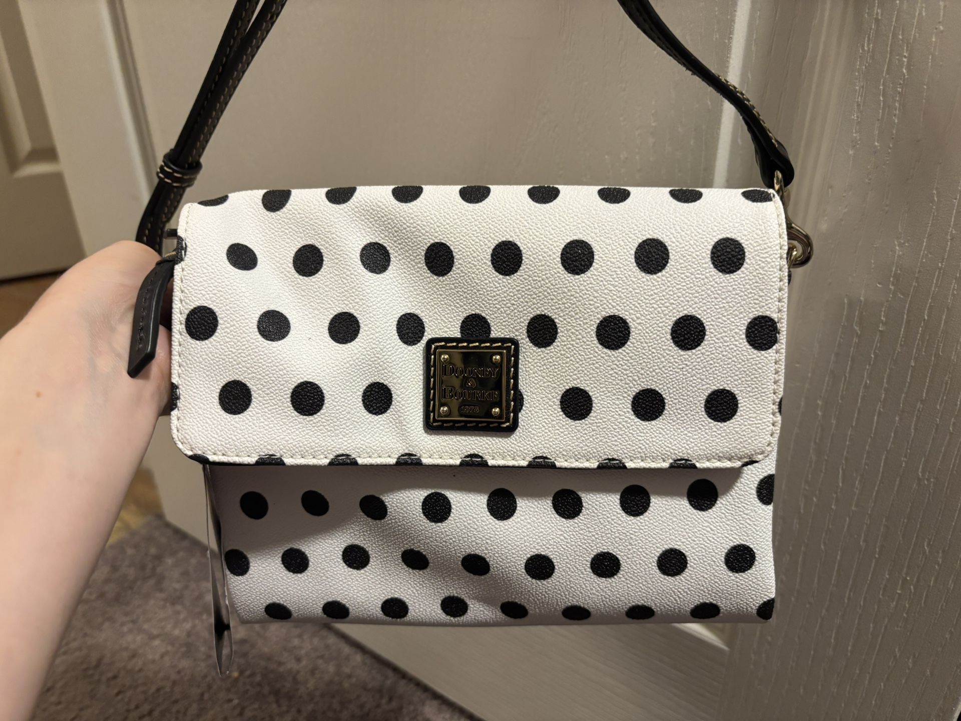 Brand new Crossbody Dooney And Bourke