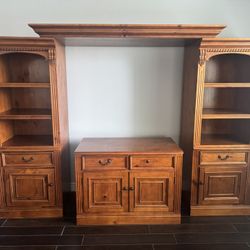 Knotty Pine Heavy entertainment center 4 Pieces Very Solid