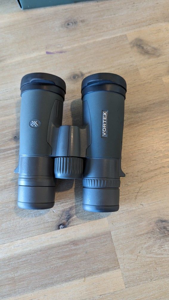 Vortex Razor HD 10x42 Binoculars w/ Outdoorsman's Tripod Adapter