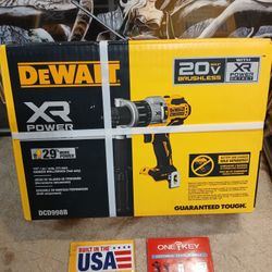 NEW DEWALT 20V XR 1/2 HAMMER DRILL 