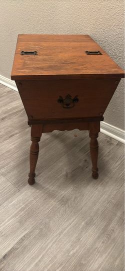 Mid Century Pine Doughboy End Table / Side Table