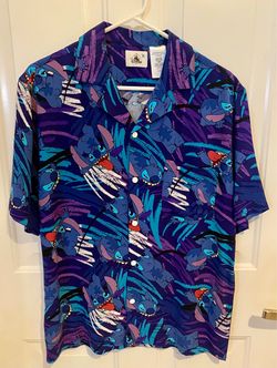 NEW Disney Stitch Men’s Button-Up Shirt Size M – NWT