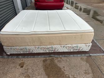 King mattress Tempurpedic