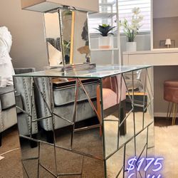 Beautiful HEAVY mirrored table