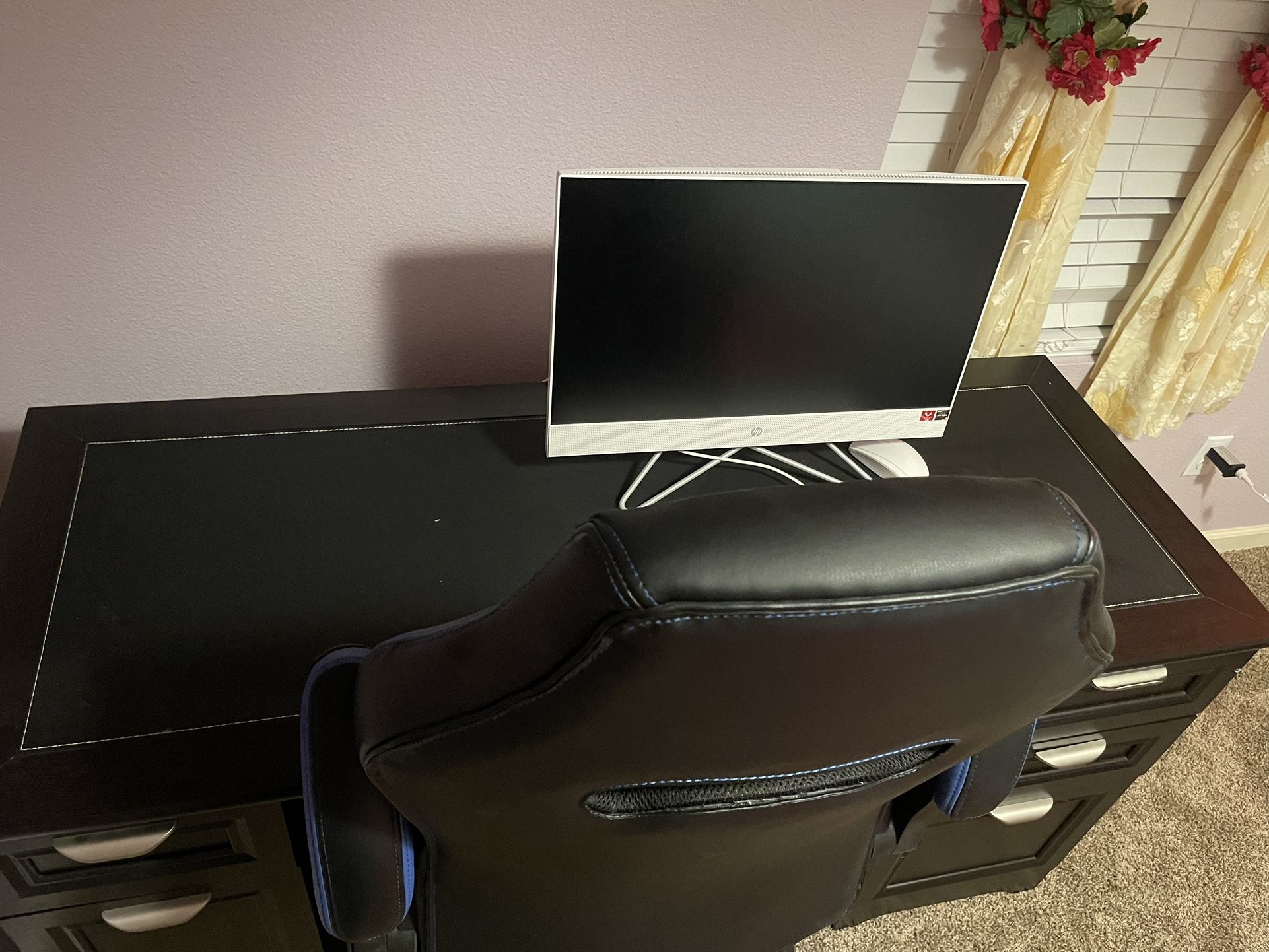Sumsung Desktop 1000Ram , Gaming Chair And Table