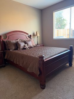 Solid Wood Queen Bedroom Set – Bed Frame & 2 Nightstands
