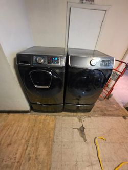 Samsung Front-Load Washer and Dryer Set