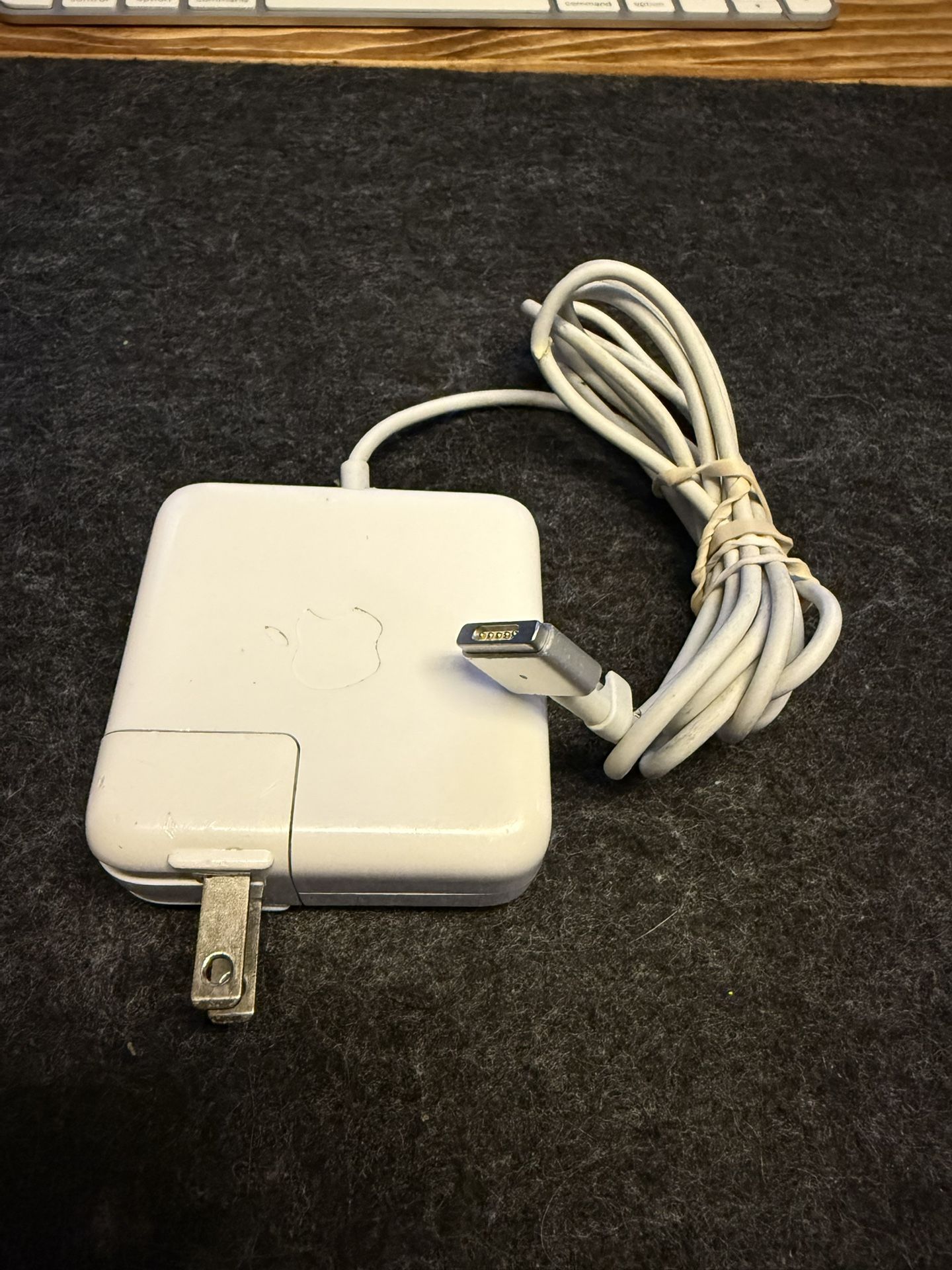 Apple MagSafe 2 Power Adapter 45w - White (A1436) charger