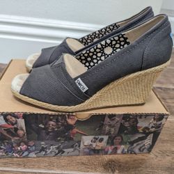 TOMS Women's Wedge Sandals - Size 8.5