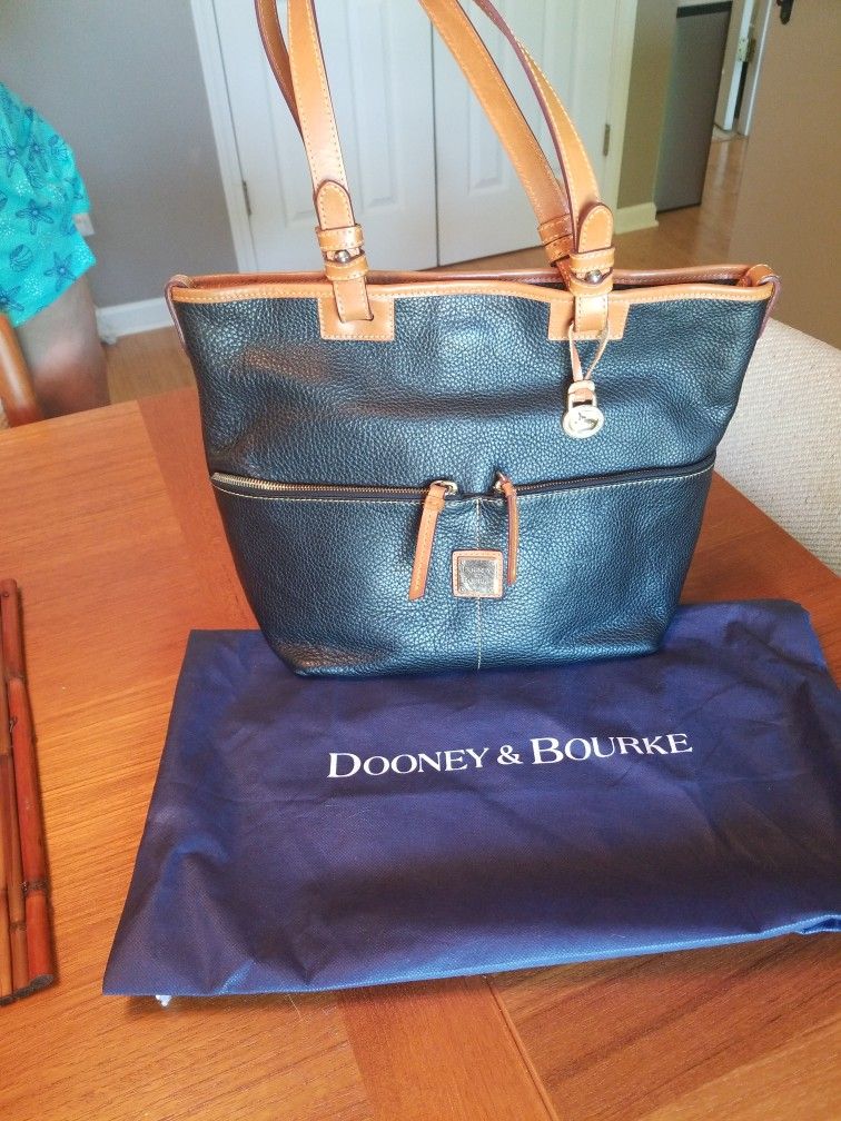 Dooney Bourke Handbag- Excellent condition