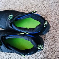 $10 Skechers Size 2 Niño