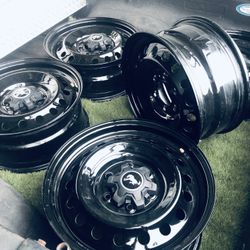 New 17”x 7.5” 2025 Bronco Black Diamond Edition Wheels Caps Lug nuts And Sensors  Set Of 5. $350. W/O Sensors  $250