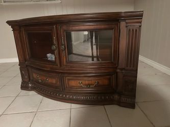 Entertainment center