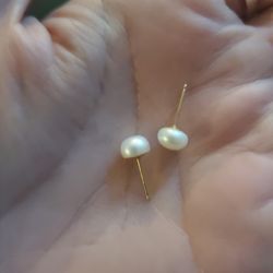 Gold Pearl Earrings No Backs.