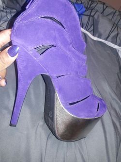 Size 9 Dollhouse purple heels, NEVER WORN!!!