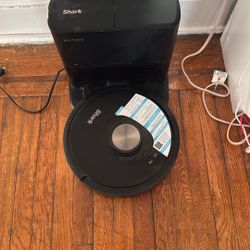 Shark - Matrix Self-Emptying Robot Vacuum with Precision Home Mapping and Extended Runtime, Wi-Fi Connected - Black