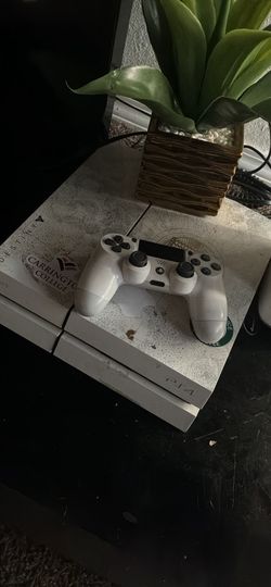 PS4 works cords and controller