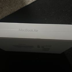 Macbook air 13.6 Inch Apple M2 Chip