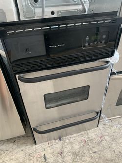 Frigidaire 24” single oven in stainless steel used gas