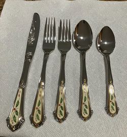 Holiday Thanksgiving Christmas Holly Berry 5 piece Flatware set