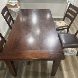 Dinning Table/ 4 Chairs 