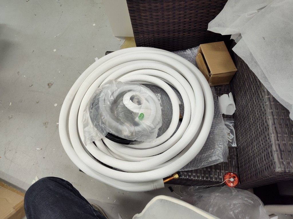 ROVSUN mini split line set.
Product: ROVSUN 25 Ft Mini Split Line Set
Specifications: 1/4" and 3/8" O.D. flared copper tubing pipes
Insulation: 3/8" t