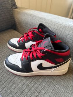 Air Jordan 1 Mid GS 'Gym Red Black Toe'