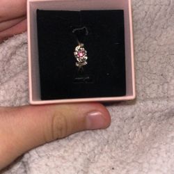 Pandora Ring Size 4 120$