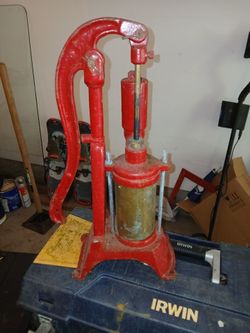 Water hand pump