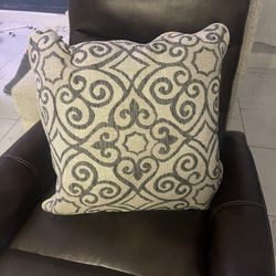 4 Sofa Throw Pillows And Wall Art 