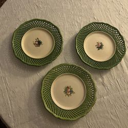 Set of 3 Green Hand Painted Italy Italian Majolica Pottery Lattice Woven Rimmed Plates