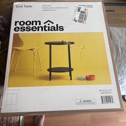 Room Essentials Round End Table