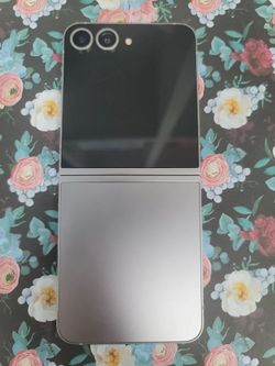 Galaxy Z Flip 6 6.7" (Unlocked) 256GB Good silver - 90 day warranty included!