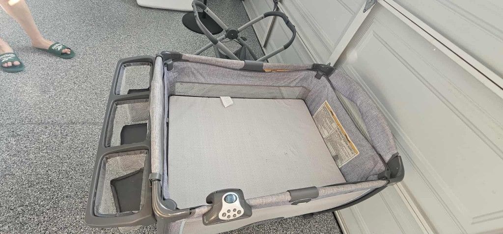 The Graco Pack 'n Play Day2Dream Bassinet