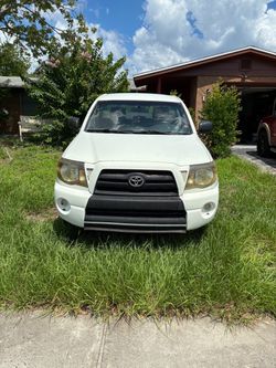 Toyota Tacoma Pickup Truck White