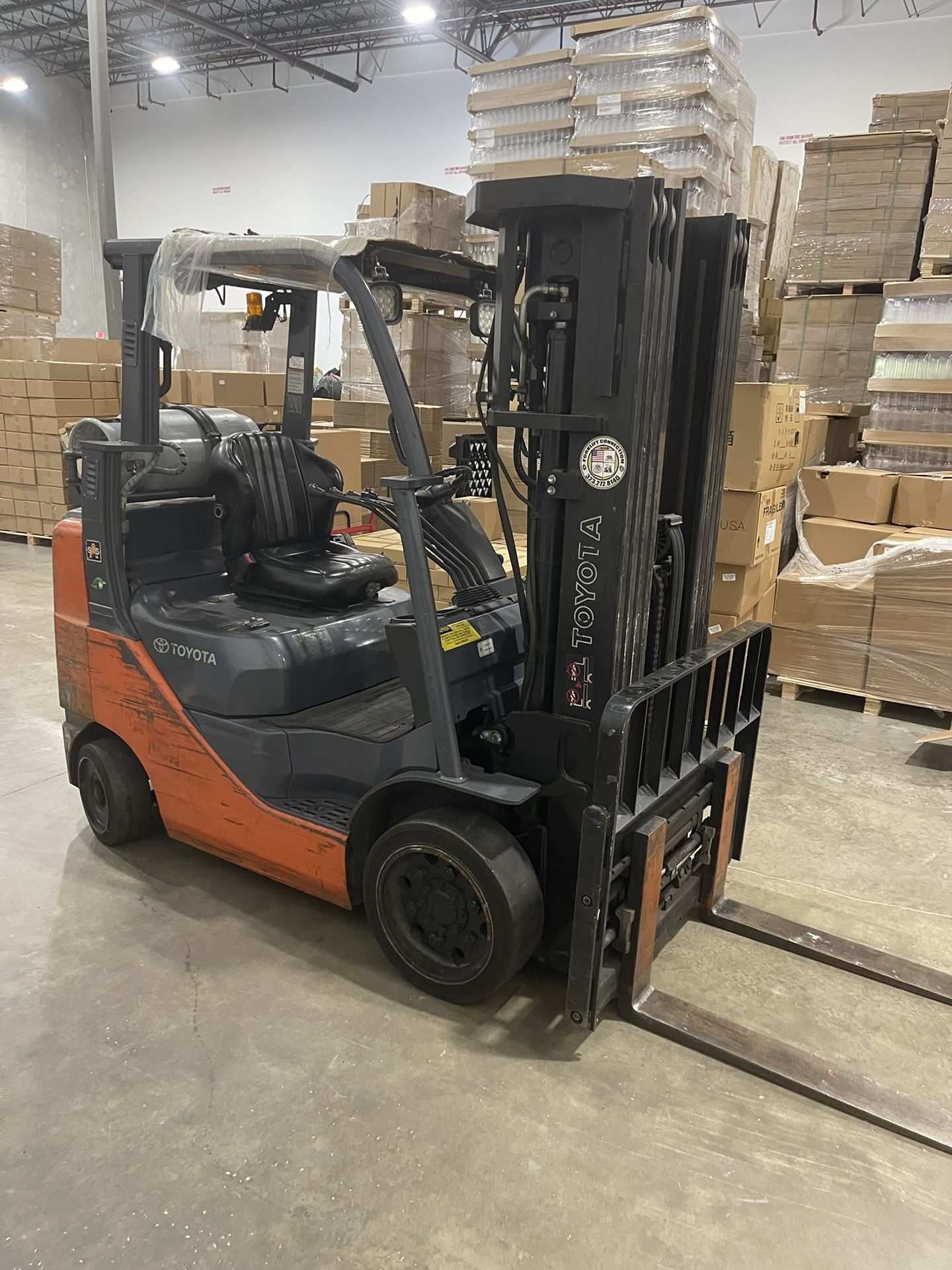 Toyota Forklift 8FGCU25, 5000LBS, Quad Mast, 4-Way Valve, Side Shifter