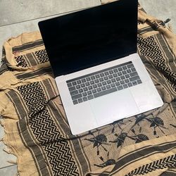 💻 Apple MacBook Pro 15” (mid 2018-) – Touch Bar – 16GB RAM – 256GB SSD – $550