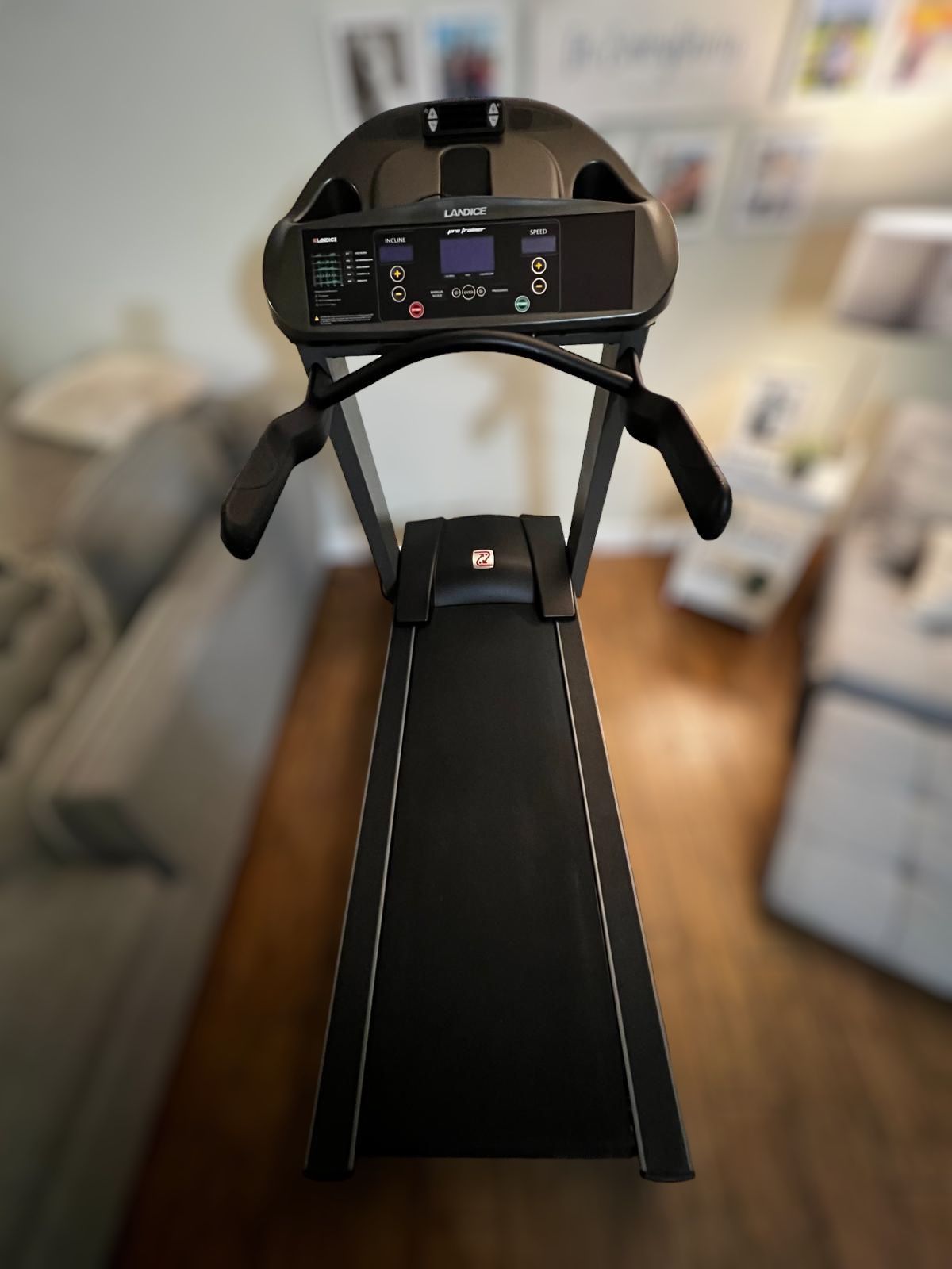 Treadmill/ Caminadora Landice 