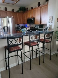 3 bar stools