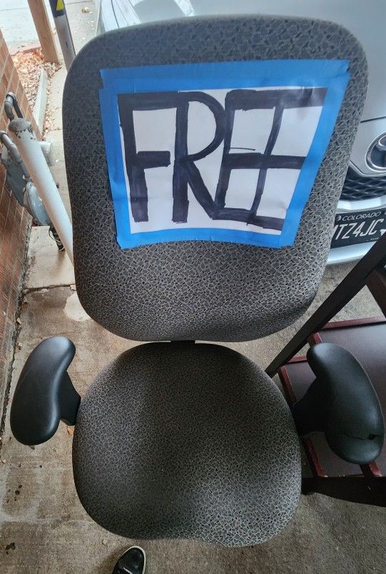 FREE  OFFICE CHAIR 